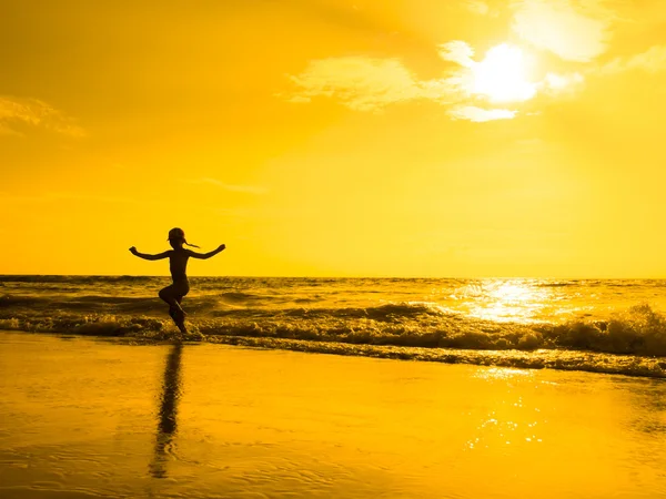 Chica al atardecer —  Fotos de Stock