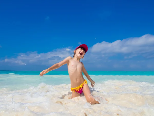 Kid on the beach — Stock Photo, Image