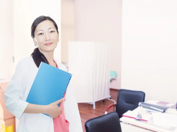 Medico in clinica — Foto Stock