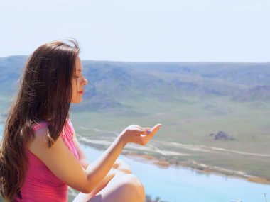 doğa genç kadınlara