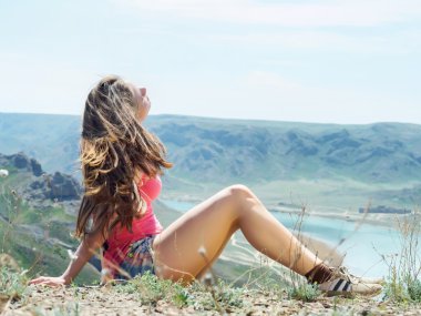 doğa genç kadınlara