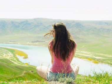 doğa genç kadınlara