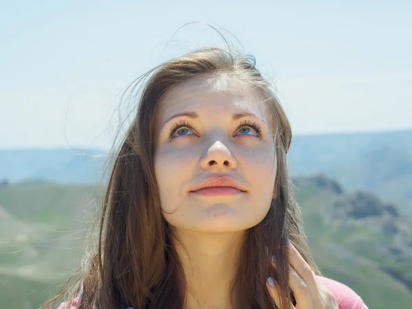 Mujeres jóvenes en la naturaleza —  Fotos de Stock