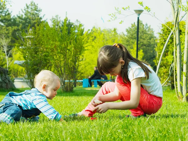 Kinderen in het park — Stockfoto