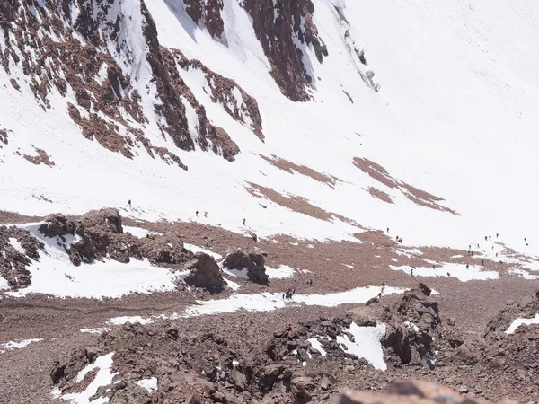 Bergsteiger in den Bergen — Stockfoto