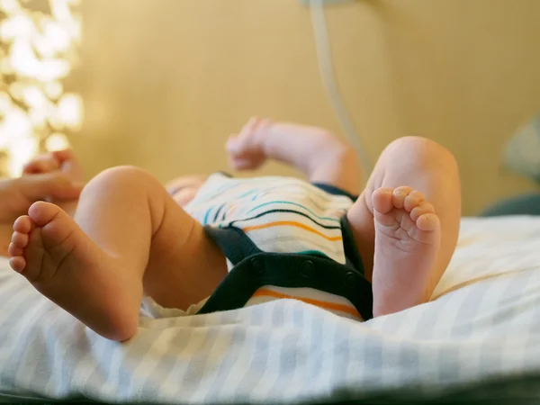 Retrato de pies de bebé caucásicos —  Fotos de Stock