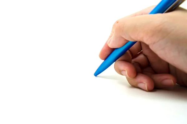 Mão de homem com caneta azul — Fotografia de Stock