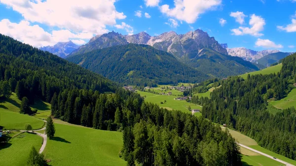 Όμορφη Θέα Της Ιταλίας Βουνά Τοπίο — Φωτογραφία Αρχείου