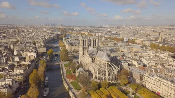 Paris 'teki Notre Dame Katedrali