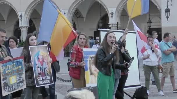 Krakow Polonia Chica Cantando Una Manifestación Contra Guerra — Vídeo de stock