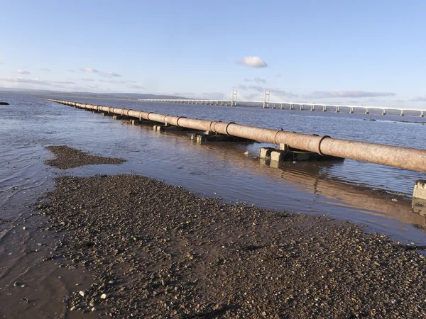 Severn playa en el estuario, tubería que va al mar, Gloucestershir —  Fotos de Stock