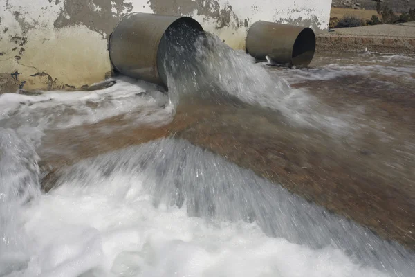 Water in de zoutpannen — Stockfoto