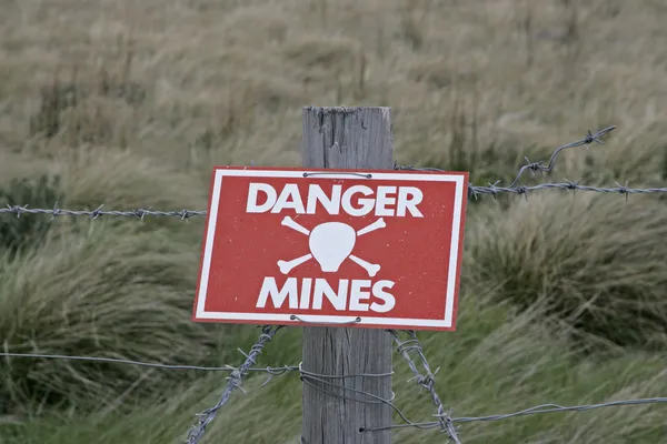 Señal de minas terrestres —  Fotos de Stock