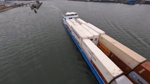 Rotterdam, 31. Oktober 2021, Niederlande. Luftaufnahme großer Transportschiffe im Hafen von Rotterdam — Stockvideo