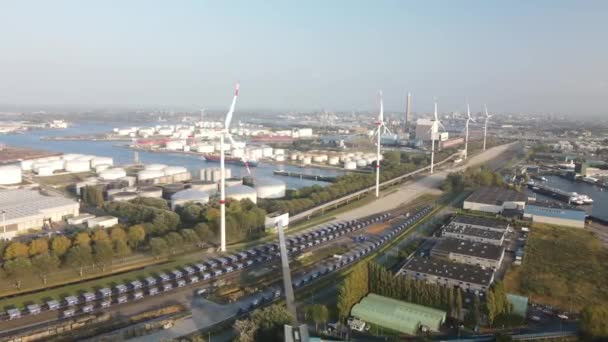 Vista aérea del puerto oeste de Hemweg Amsterdam, el ferrie del canal del mar del norte y el puerto. Edificios industriales — Vídeo de stock