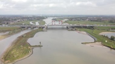 Hollanda altyapı otoyolunun su yolu üzerindeki üstgeçidinin hava aracı görüntüsü, Jan Blankenbrug A2 otoyolu yapım aşamasında..