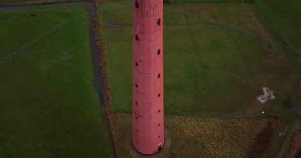Fyrtornet Lange Jaap i Den Helder drönare flygbilder 5K längs havet nära ön Texel i norra Holland, Nederländerna. — Stockvideo