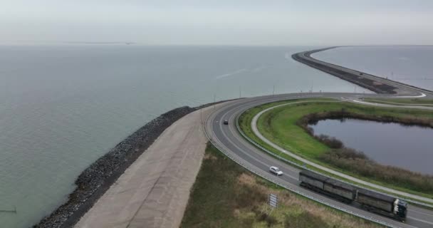 Houtrib sluices along the dike and road between Lelystad towards Enkhuizen. Dutch infrastructure along the water Makermeer and Ijselmeer — Stock Video