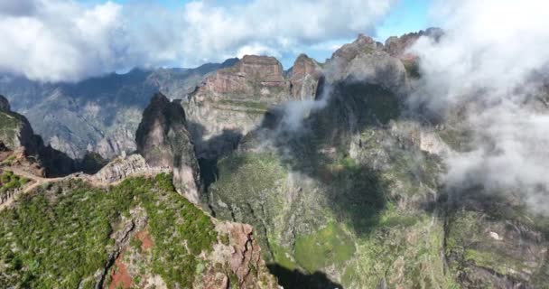 Beautifull Madeira island epic mountains and cliffs nature low hanging clouds. Pico do arieiro panorama hiking route aerial drone overview. — Stock Video
