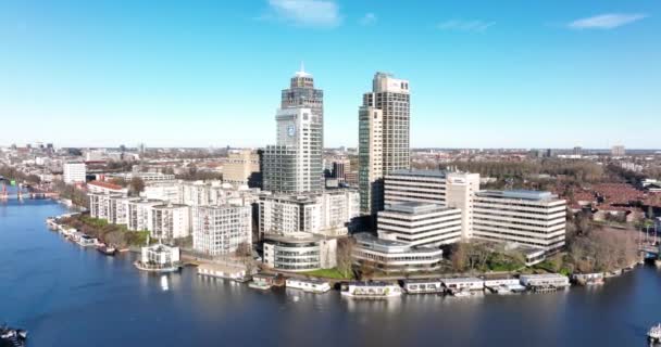 Amsterdão, 25 de dezembro de 2021, Países Baixos. Rembrandttoren Rembrandt Towe and Amstel tower, Amsteltoren construção de empresas de Philips e Nationale Nederlanden — Vídeo de Stock