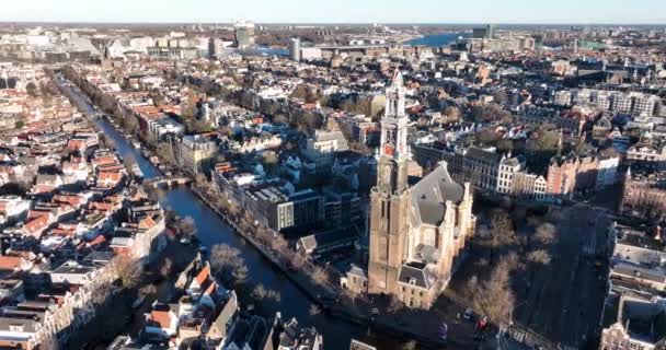 Amsterdam city center aerial drone view of the Westertoren and the Jordaan urban area in the city center of Amsterdam. Along the canals. — Stockvideo