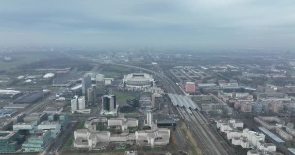 Amsterdam, 1. ledna 2022, Nizozemsko. Johan Cruijf Arena moderní fotbalový stadion v Amsterdamu Zuid oost. Domov Ajaxu v Bijlmeru. — Stock video