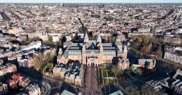 Amsterdam, 25th of December 2021, The Netherlands. Aerial drone view of the Rijksmuseum national museum in the capital of Amsterdam touristic attraction in Holland. — Wideo stockowe