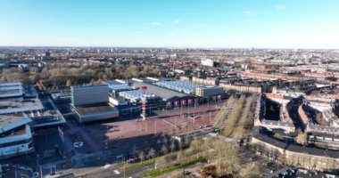 Amsterdam, 25 Aralık 2021, Hollanda 'da. RAI hapsetme merkezi ve Amsterdam başkentindeki Zuidas iş bölgesi. Avrupa.