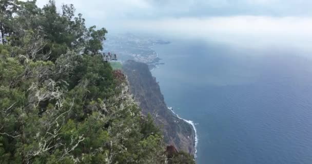 Mountain aerials and cliffs aerials landscape of Madeira Cabo Girao panoramic viewpoint and atlantic ocean oiverview. Portugal. — Stock Video