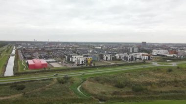 Almere Poort, Hollanda, banliyö yerleşim bölgesi. Yeni modern yapı sürdürülebilir yerleşim alanı.