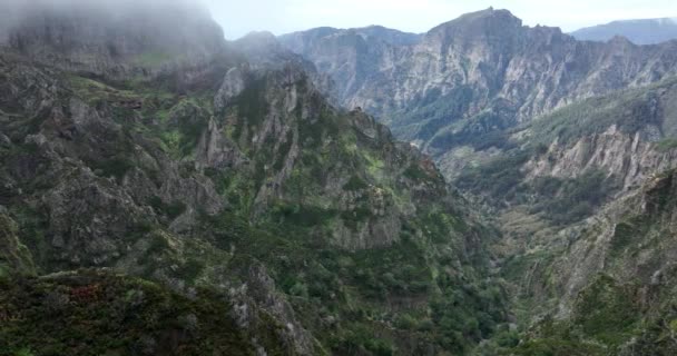 Mountain aerials and cliffs aerials on Madeira epic high cliffs in the clouds aerial drone footage with an helicopter view of this beautiful nature landscape. — Vídeo de Stock