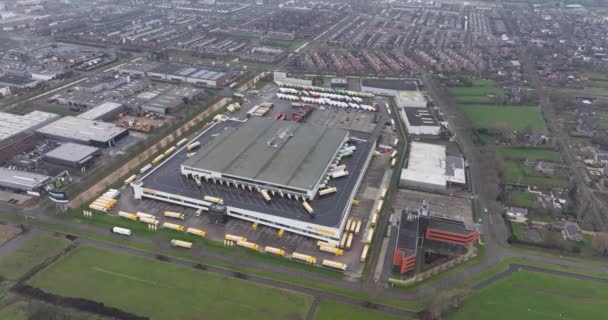 Вурден, 23 января 2022 года, Нидерланды. Центр логистики супермаркетов Jumbo, распределительный центр продуктовых магазинов, центр сети супермаркетов. Воздушный — стоковое видео