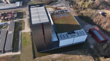 Modern veri girişi internet teknolojisi iş merkezi yapı kulesi. Hollanda, Amsterdam 'da ev sahipliği, telekomünikasyon ve ağ merkezi.