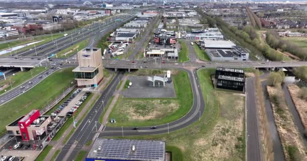 Utrecht, 3 april 2022, Nederländerna. LPG-bensinstation för bilar och fordon. Bränslestation på väg energiförbrukning modern teknik pumpanläggning. biobränsle. — Stockvideo