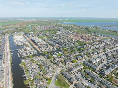 Modern banliyö yerleşim alanı ev evleri hava aracı manzaralı. Yeni Avrupai konutlar inşa etmek yaşam alanının şehir manzarası geliştirilmesi. Hollanda