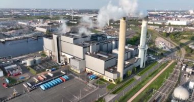 Amsterdam, 23 Nisan 2022, Hollanda 'da. baca atığı yakma bertaraf yenileme işleme tesisi. Elektrik üreticisi sektörü iş kurma.
