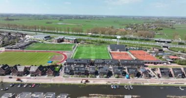 Modern banliyö yerleşim alanı ev evleri hava aracı manzaralı. Yeni Avrupai konutlar inşa etmek yaşam alanının şehir manzarası geliştirilmesi. Hollanda