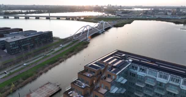 Hollanda Yeni Inşa Edilmiş Modern Bir Apartman Inşaatı Amsterdam Ijburg — Stok video