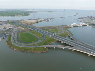 Hollanda 'nın Amsterdam A10 karayolu altyapısı. Hava aracı genel değerlendirmesi.