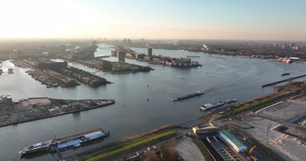 Ámsterdam Marzo 2022 Países Bajos Amsterdam Waterway Amsterdam Rijnkanaal Cessels — Vídeo de stock