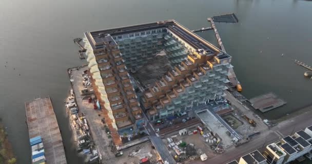 Hollanda Yeni Inşa Edilmiş Modern Bir Apartman Inşaatı Amsterdam Ijburg — Stok video