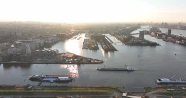 Amsterdam, 31 Mart 2022, Hollanda 'da. Amsterdam Waterway Amsterdam rijnkanaal ve geçen sezonlar