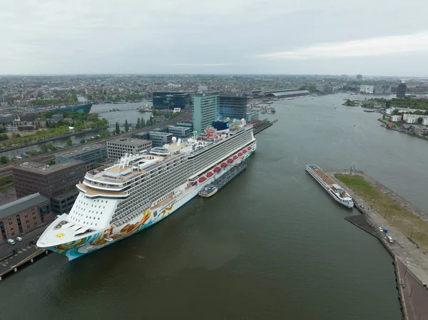 Άμστερνταμ Μαΐου 2022 Ολλανδία Νορβηγικό Κρουαζιερόπλοιο Διαφυγής Στον Τερματικό Σταθμό — Φωτογραφία Αρχείου