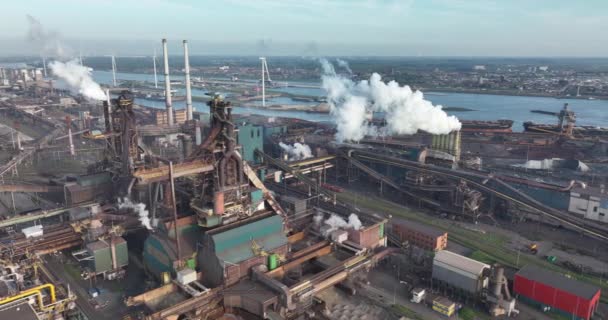 Impianto Industriale Pesante Della Fabbrica Ingegneria Fondazione Acciaieria Altoforno Camino — Video Stock