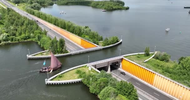 Acueducto Veluwemeer Cerca Harderwijk Carretera Carretera Asfalto Transporte Para Tráfico — Vídeos de Stock