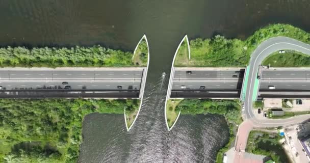 Aqueduct Veluwemeer Harderwijk Transport Asphalt Motorway Road Traffic Crossing Waterway — Stock Video