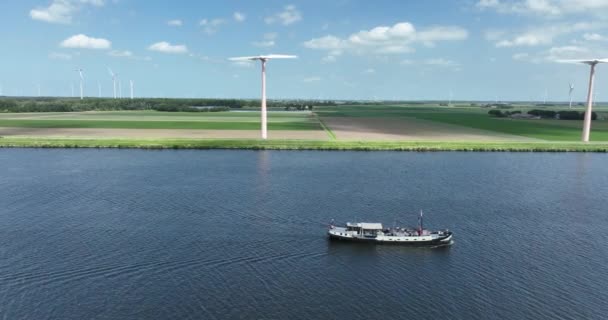 通过风力涡轮机系统产生风能 利用风车减少碳足迹和温室气体排放的绿色可持续替代发电 — 图库视频影像