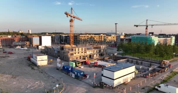 2022年6月2日 阿姆斯特丹 阿姆斯特丹奥斯特市中心的建筑工地 自建住宅区 小商店 公司和办公室 — 图库视频影像