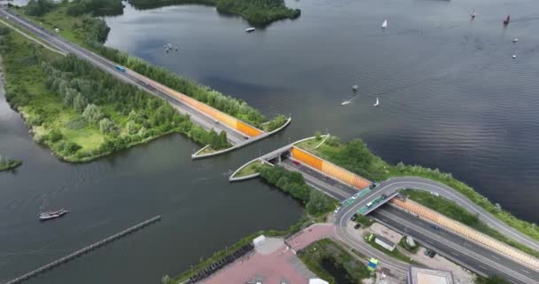 Aquädukt Veluwemeer Der Nähe Von Harderwijk Transportiert Asphaltautobahn Für Den — Stockvideo