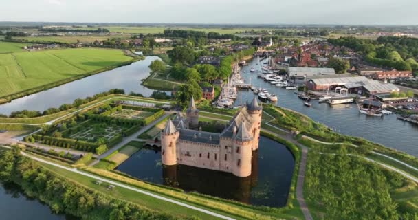 Mittelalterliche Festung Burg Restauriert Kulturdenkmal Für Touristische Museumszwecke Luftaufnahme Aus — Stockvideo